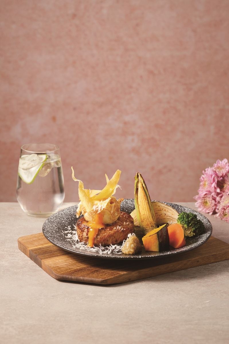 半熟炸彈雪山菲力。（圖／品牌業者提供）