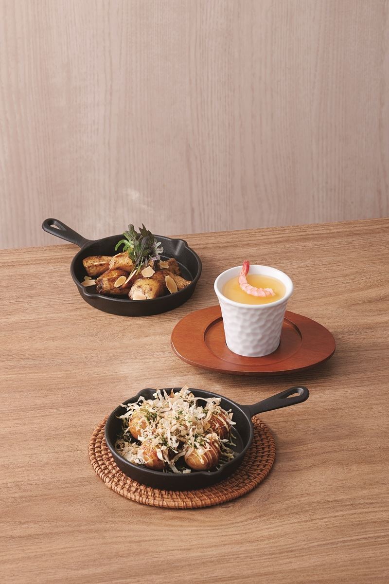 (上)鐵鍋醬燒洋芋杏鮑菇(下)跳舞的章魚燒。（圖／品牌業者提供）