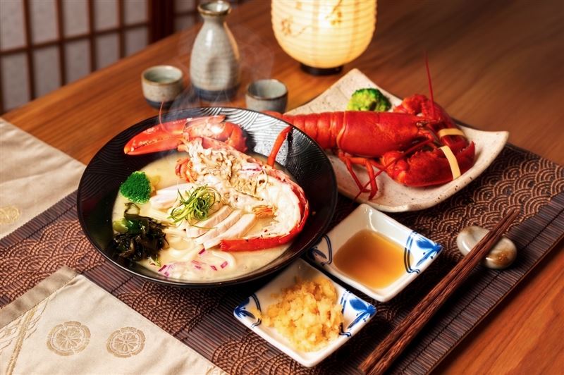 「食悅 うどん天ぷら」開幕期間限定全品項買一送一、每日限量供應波士頓龍蝦烏龍麵。（圖／品牌業者提供）