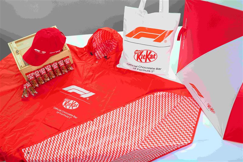 滿99元就抽新加坡F1雙人行，同步祭出多款F1限量聯名贈品，隨時隨地都能展現熱血賽車魂。（圖／品牌業者提供）