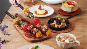 25公分巨串炙烤骰子牛。（圖／品牌業者提供）