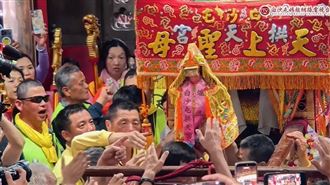 獨／吊車大王追媽祖「慘變人形立牌」寵粉