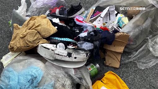 清潔隊員突聞焦味　垃圾內有掃地機器人