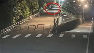深夜逛河堤手機秒遭槍！歹徒下場完蛋