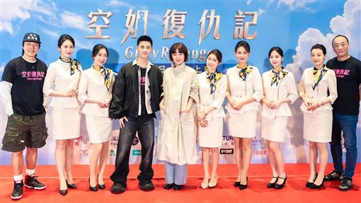 女星穿空姐制服壓力爆棚　職場內幕曝光