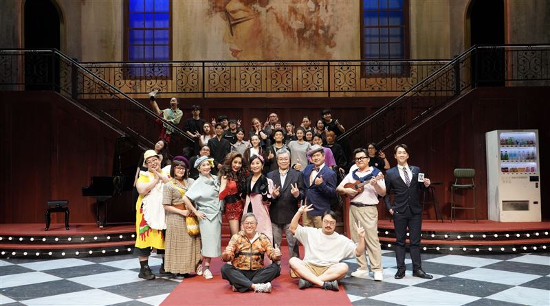 《明星養老院》台中場演出順利，座無虛席。（圖／金星文創提供）