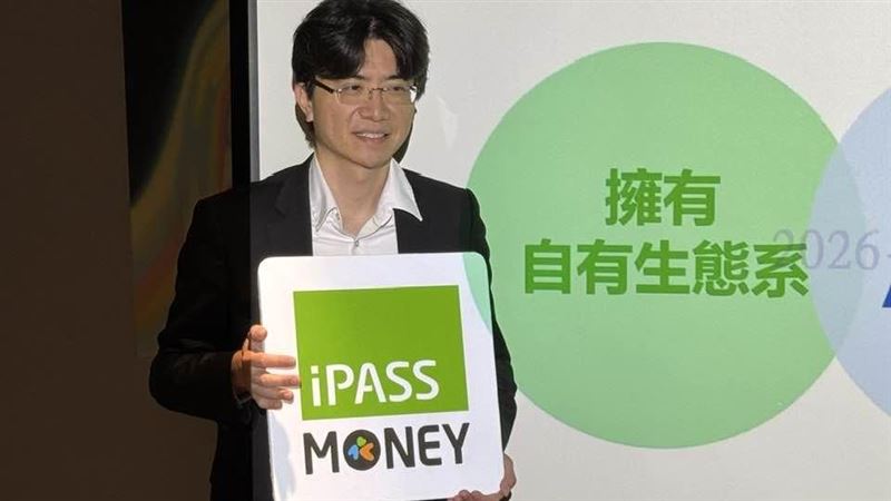 與LINE Pay拆夥後，iPASS MONEY並未一蹶不振。代收付金額從1月低點14.2億元，三個月內回升至18.2億元，獨立APP下載量也突破400萬次。一卡通總經理鄭鎧尹宣示今年砸3億元增資、1.5億元行銷補貼，三大策略同步推進，並率先在高雄六合、瑞豐夜市串接日本PayPay，搶攻逾8,000萬海外用戶的觀光消費商機。（圖／記者師瑞德攝影）