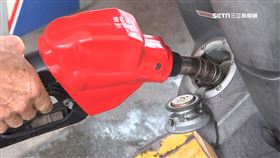 獨家／拿起油槍就計費　自助加油多跳19塊民眾傻眼