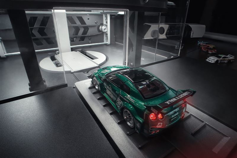 只要把模型放上升降台，就能自動停車入庫。（圖／翻攝FunTechLab網站）