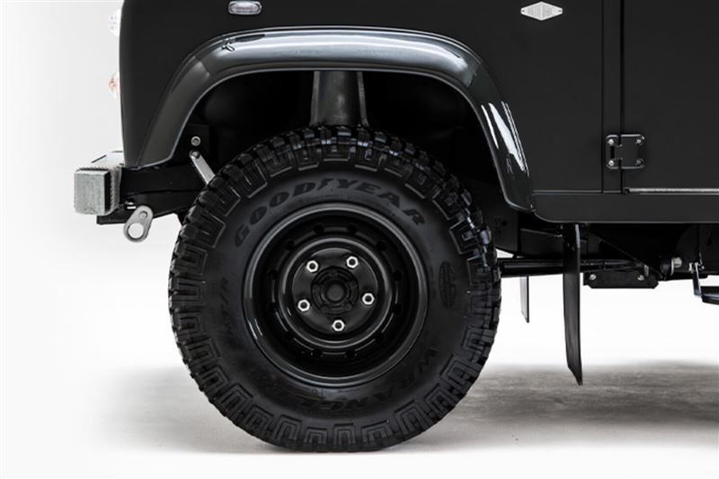 搭配現代化懸吊與升級煞車系統。（圖／翻攝Hedonic網站）