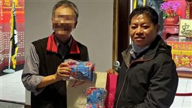 苗栗縣三灣鄉前鄉長温志強（右）棄保潛逃被通緝。（圖／翻攝畫面）