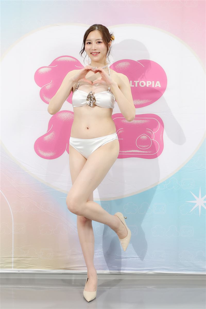 白峰美羽曬出比基尼展現麻辣高挑的好身材。（圖／攝影龐文宏提供）