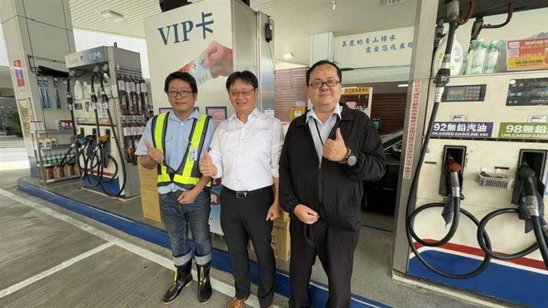 傳統加油站毛利不到 2%，北基國際總座廖順慶揭露，洗車才是真正的獲利關鍵。北基透過極致 SOP 拆解流程，大量晉用身障夥伴擔任穩定戰力，不僅洗出年收破億的 40% 高毛利，更在缺工與好市多價格戰夾擊中，成功靠「洗車黑金」轉虧為盈。（圖／記者師瑞德攝影）