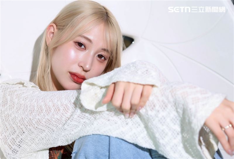 日本創作歌手茉ひるMahiru接受《三立新聞網》專訪。（圖／記者鄭孟晃攝影）