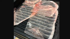 日本網友到涮乃葉用餐看到超薄肉片。（圖／取自@TOTISUKE274389