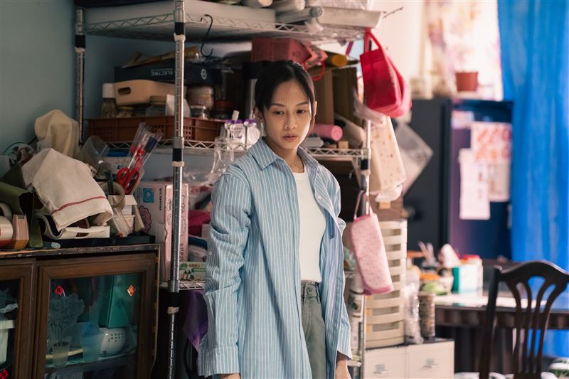 簡嫚書在《我的意外父母》中面對獨自照顧父母和兼顧工作的壓力。（圖／我的耐心有限公司提供）