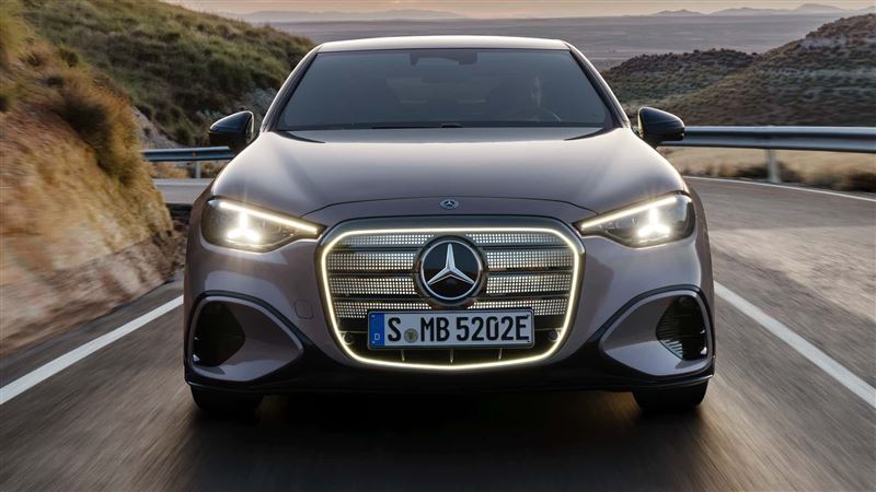 首波推出C400 4Matic雙馬達版本，擁有482匹馬力與800Nm扭力。（圖／翻攝Hedonic網站）