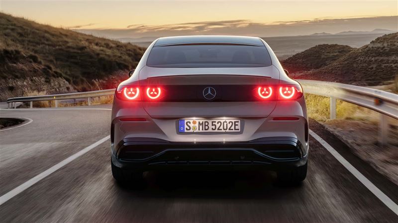 頭尾燈與全景天窗上的星芒設計，更進一步強化品牌識別。（圖／翻攝Hedonic網站）