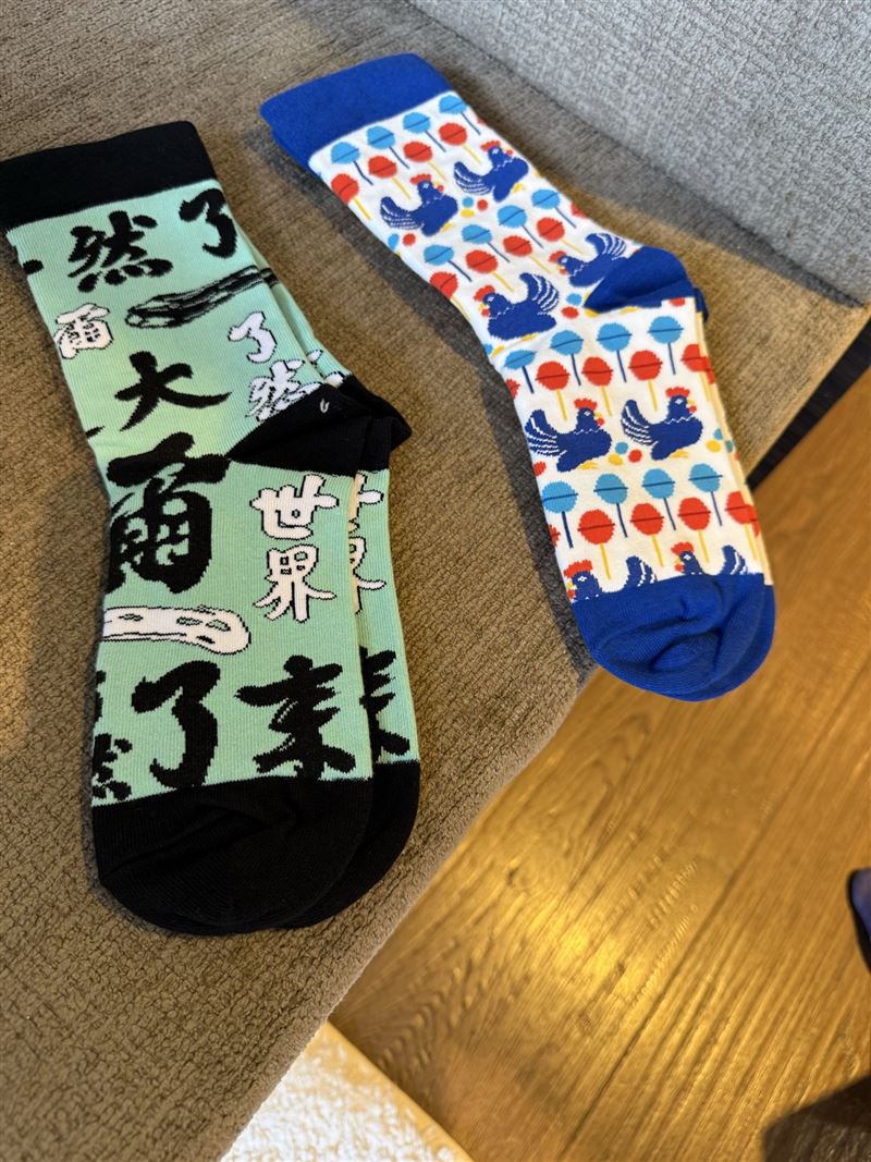 錦源興老闆寫了一封日文信要送給二宮和也，其中補充兩款襪子花色背後的台南文化靈感。（圖／翻攝自二宮和也X平台）