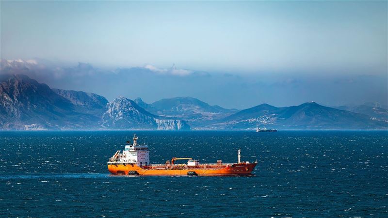 中東局勢動盪，北基總座廖順慶警告荷姆茲海峽風險未除，油價恐衝「4字頭」。回顧石油危機50年，油價漲3倍但業者利潤原地踏步，不僅得承接漲前爆量與漲後量縮的衝擊，更夾在政策與市場間慘當「最後被照顧的人」。（示意圖／PIXABAY）