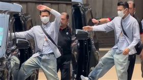現年64歲的劉德華，近日被民眾在公開活動後巧遇，畫面曝光後迅速在網路發酵，掀起一波「凍齡」熱議，不少網友直呼根本不科學。（圖／翻攝自微博）