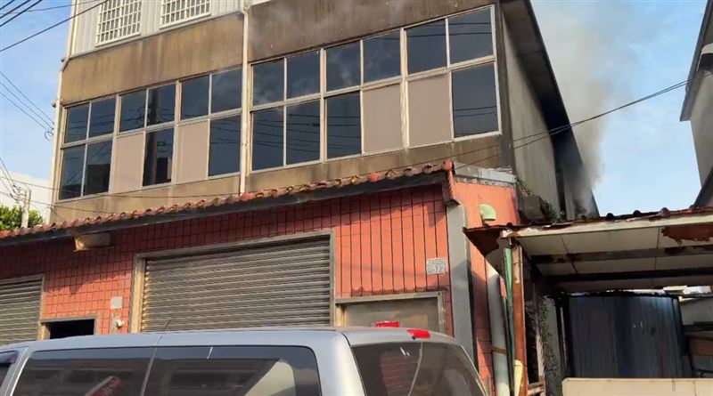 新竹市延平路三段一棟民宅，今（21日）發生火警。（圖／翻攝畫面）