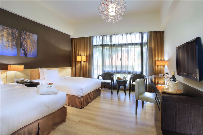 持1張聯合住宿券可入住力麗哲園飯店日潭館，鄰近日月潭，清晨可欣賞湖景與晨霧景致。（圖／飯店旅宿業者提供）