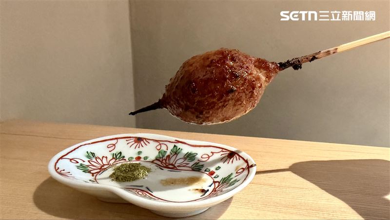 雞頸肉製作成的「雞肉丸」。(圖／記者賴俊佑攝影）