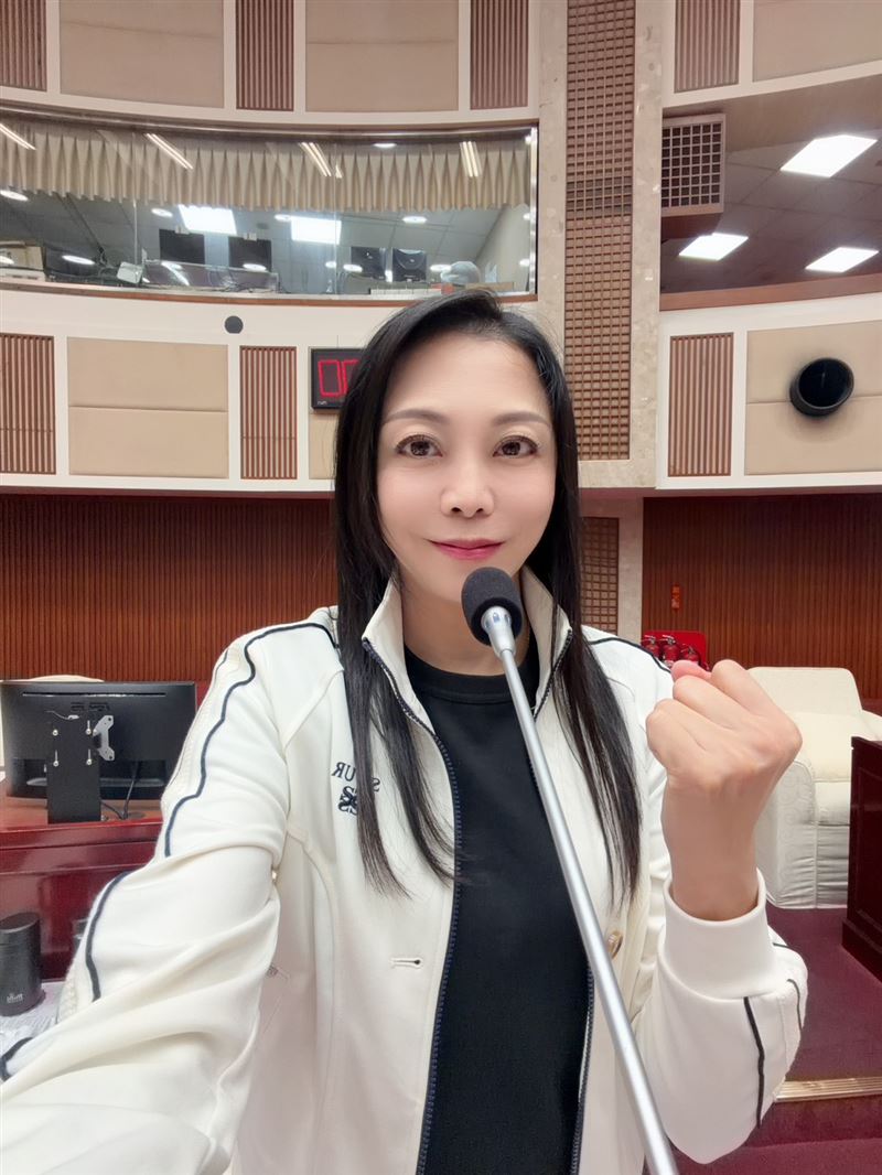 毛小孩比小孩多！闕枚莎推北市寵物長照。（圖／闕枚莎提供）