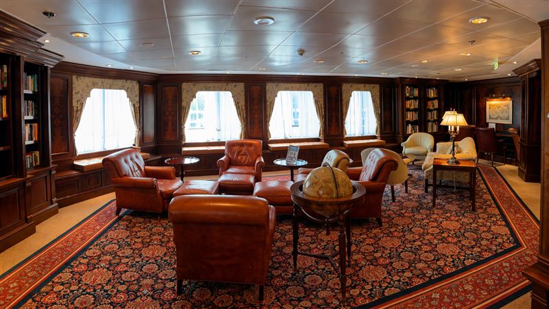 「憲章號」船內刻意維持許多「老錢風」低調奢華空間。（圖／記者蕭翰弦攝影）