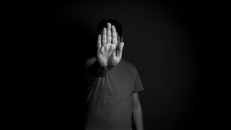 潑水節變調！24歲男遭跨性別當街強摸下體