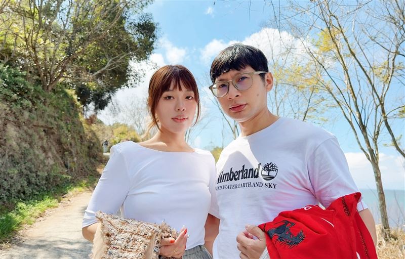 逸祥（右）和太太紫布爾正若互動甜蜜。（圖／台視提供）