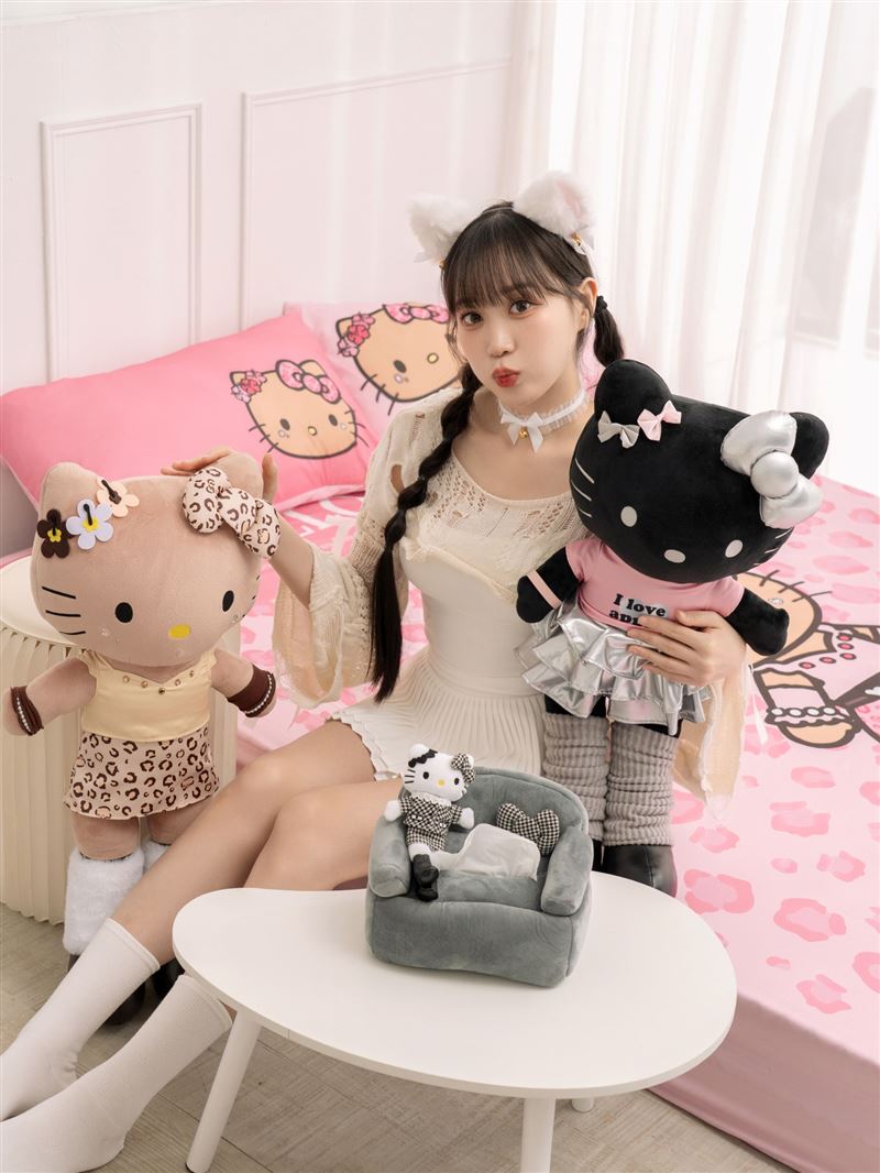 限量70cm絨毛玩偶(棕色豹紋款黑色甜心款)。（圖／品牌業者提供）