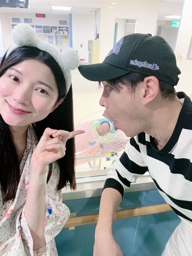 嚴浩曾在《我們與惡的距離》飾演咖啡廳店員。（圖／翻攝自藝起發光臉書）