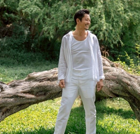 在逃稅風波爆發後，黑木啓司（圖）被指帶著孩子前往夏威夷，與宮崎麗果分隔兩地，宮崎麗果也主動提出離婚。（圖／翻攝自黑木啓司IG）