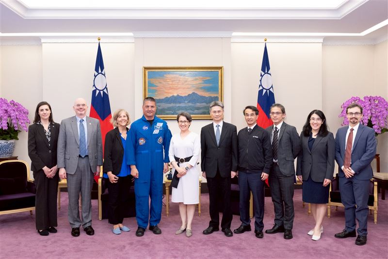 蕭美琴接見台灣出生的NASA台裔太空人林琪兒醫師(Dr. Kjell Lindgren)。（圖／總統府提供）