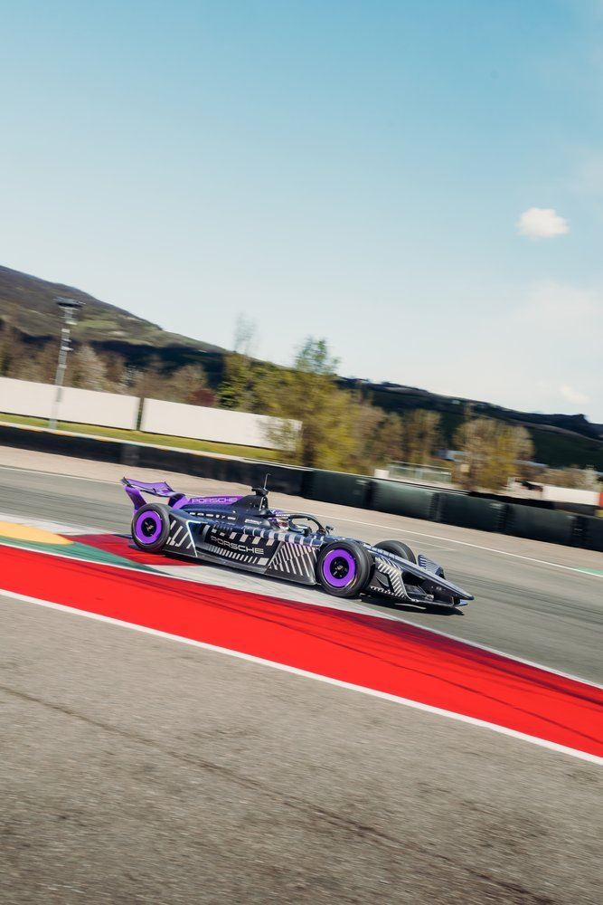 透過全新空力設計與專屬輪胎配置，過彎抓地力明顯提升。（圖／Porsche提供）