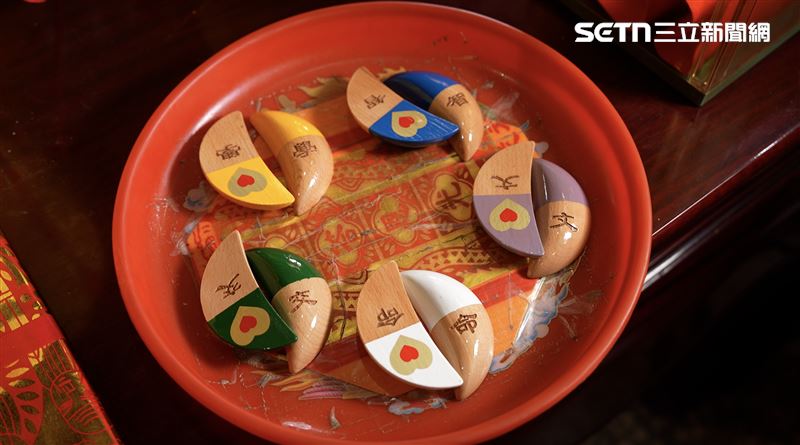 歡喜財神廟五筊。（圖／寶島神很大提供）
