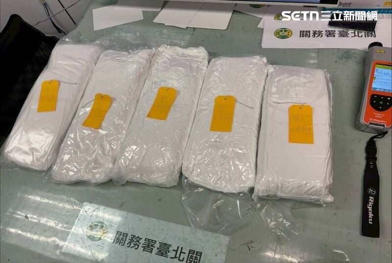 英國籍男子攜帶20公斤K他命闖關被查獲。（圖／翻攝畫面）