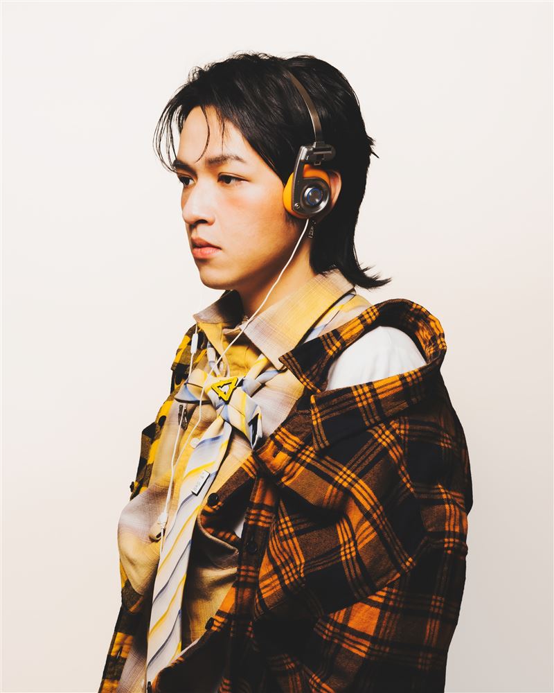 艾蜜莉母親罹癌，他以〈暫停〉唱出不想面對現實的心聲。（圖／繹琛有限公司提供）