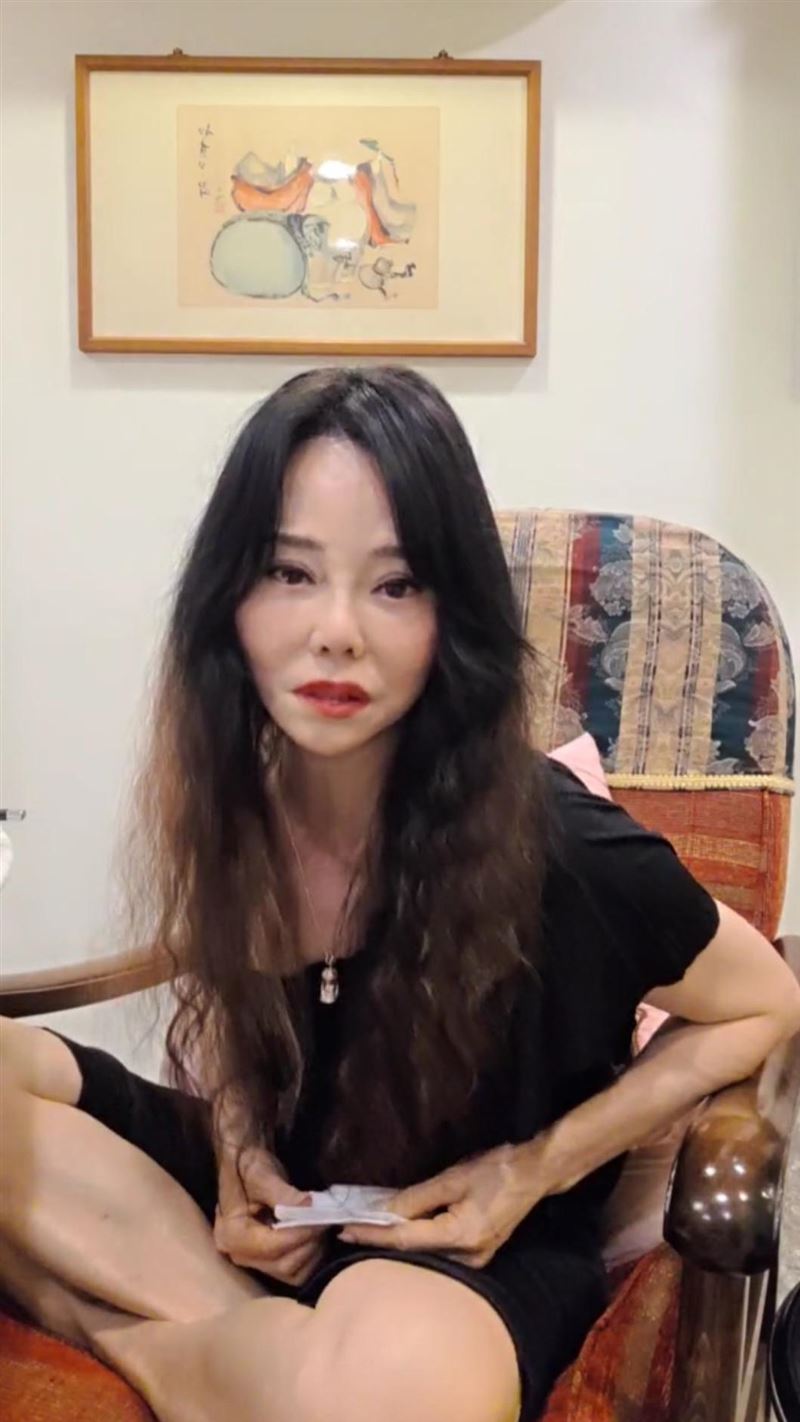 狄鶯回應網友問題。（圖／翻攝自Twitch）