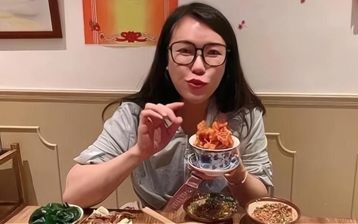 大陸「大胃王網紅」浪胃仙在短影音平台上以吃播走紅。（圖／翻攝自微博）