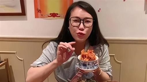 認了男扮女裝　美食網紅整形失敗首露臉