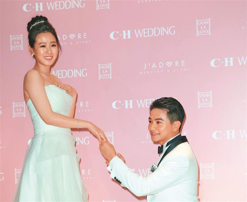 方志友（左）、楊銘威（右）結婚11年爆亂流，如今傳出戲劇化的轉折。（圖／東方IC）