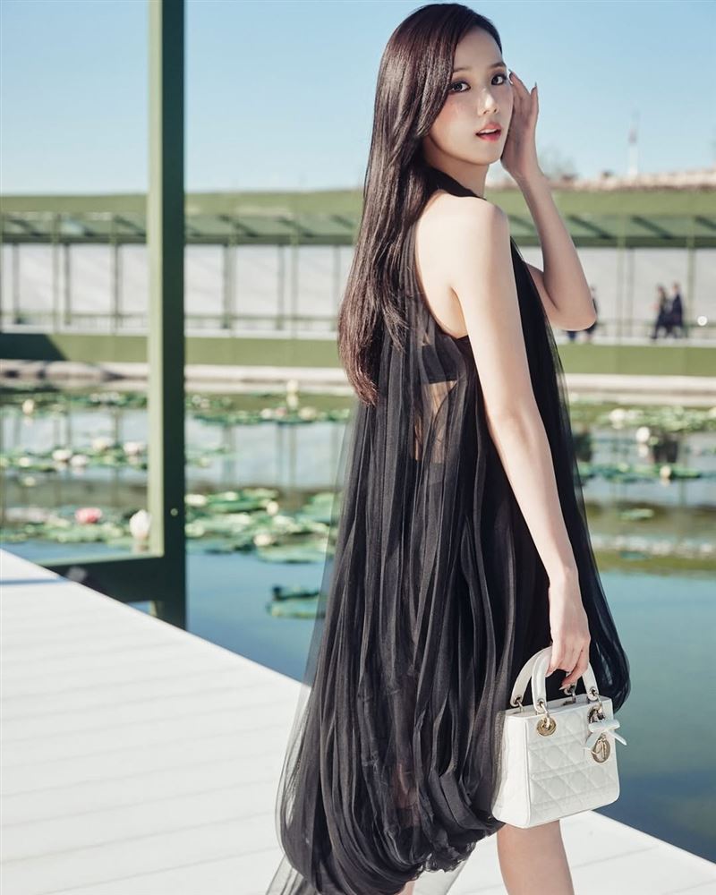 Jisoo童年往事遭挖。（圖／翻攝自Jisoo IG）