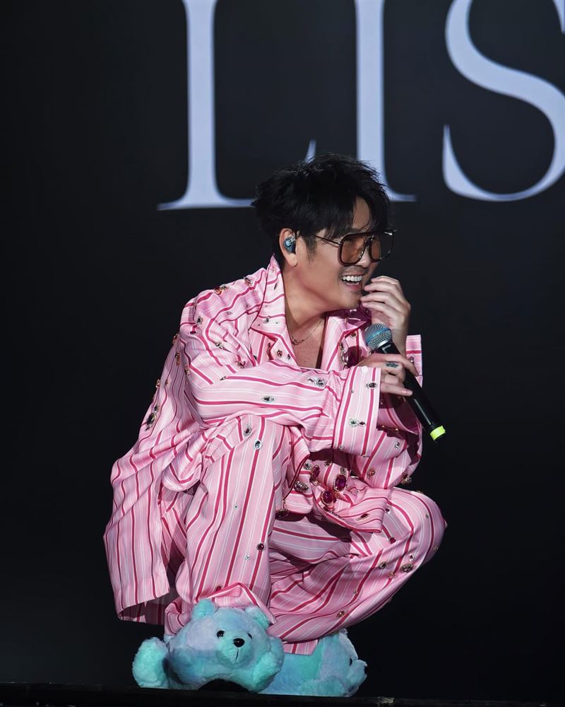 曹格遭直擊與一名女子同返豪宅過夜。（圖／翻攝自曹格IG）