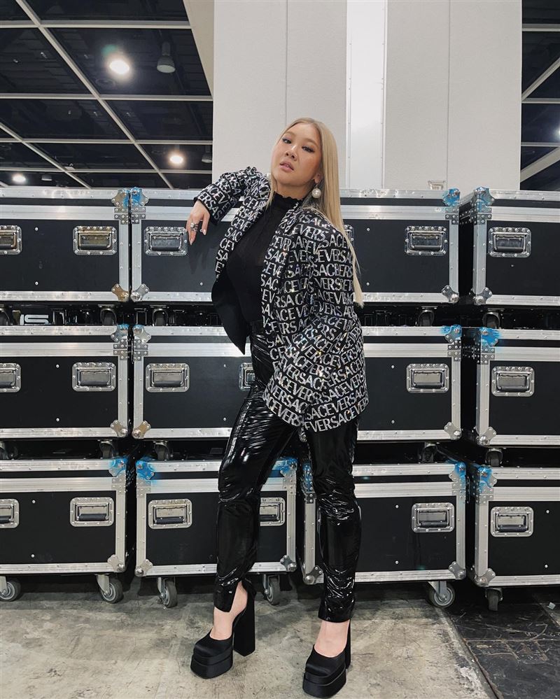 沈殿霞愛女鄭欣宜近年在演藝圈持續發光發熱。（圖／翻攝自鄭欣宜臉書）