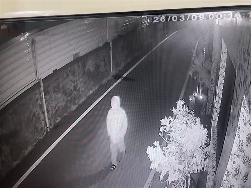 黑衣人趁媽祖進香活動期間犯案。（圖／翻攝畫面）