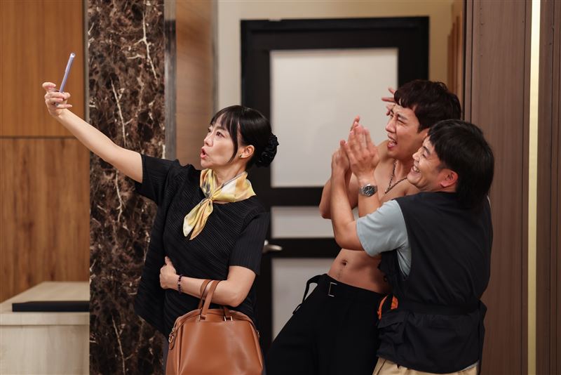 卞慶華被抓包，慘遭范瑞君、馬國弼洗臉。（圖／民視提供）