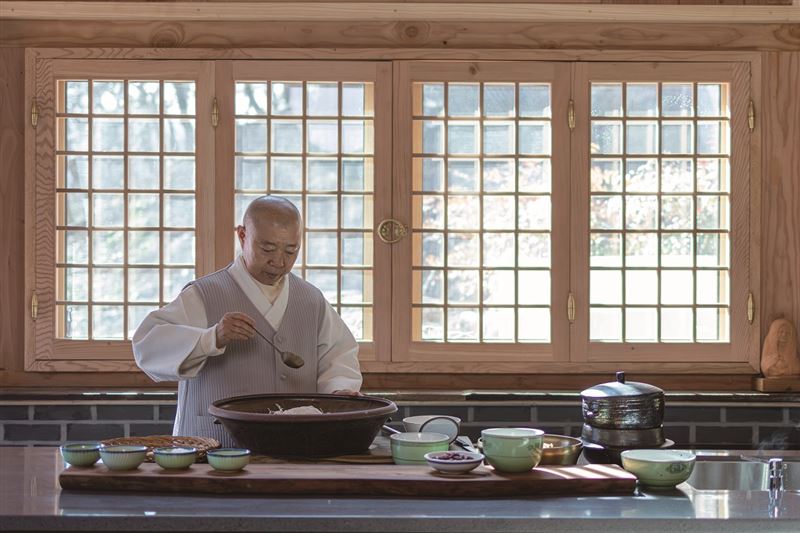 樂蔬團隊與正寬法師共同打造3款料理。(圖／漢來集團提供）